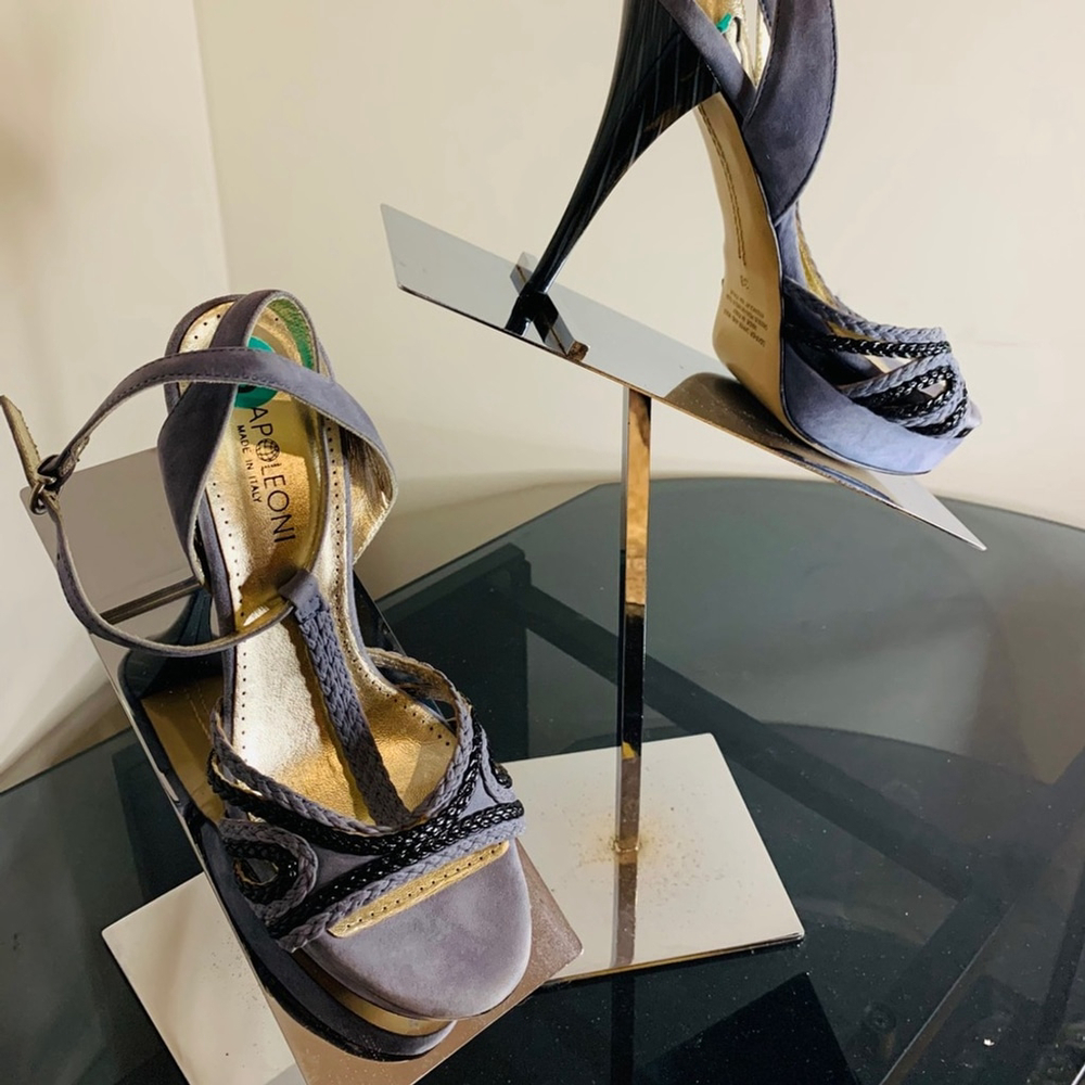 S46- 💲💲SALE 💲💲 Napoleoni Blue sandals size 8
